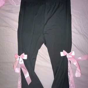 ROMWE Black Leggings with Pink Ribbon Accents